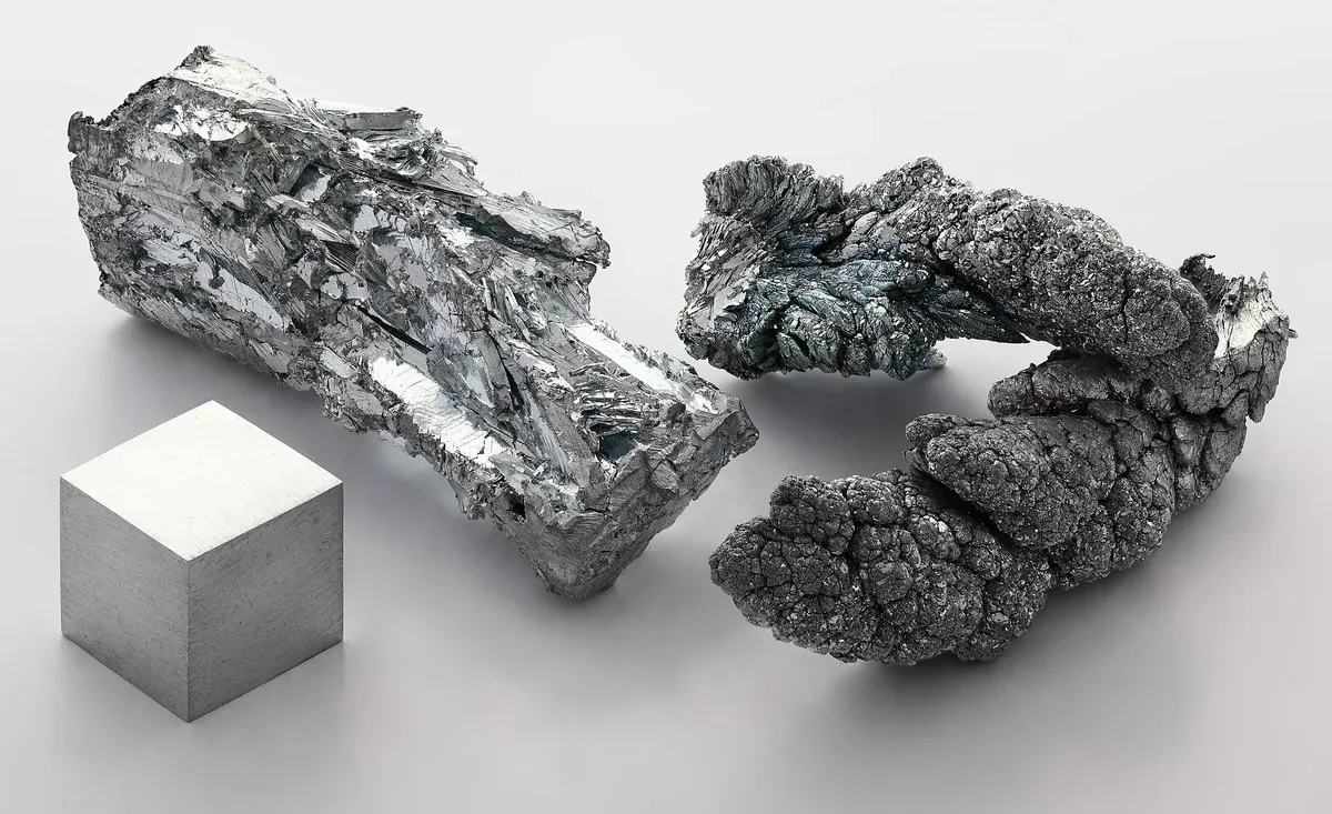 Zinco grezzo — campioni di zinco metallico in diverse forme